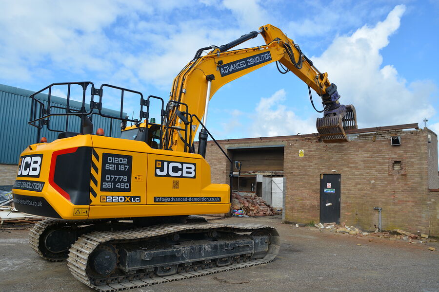 破拆專家——JCB 220X液壓挖掘機(jī)