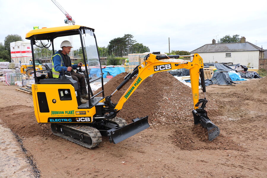 JCB 電動微挖19C-1E助客戶贏得新合同